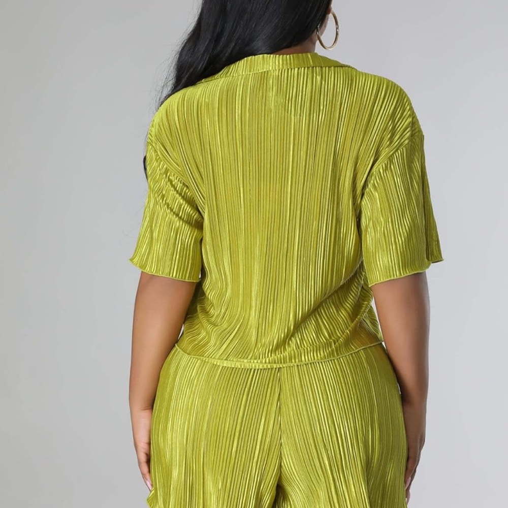 Chic Lime Green Pleated Set - Picture 5 of 5